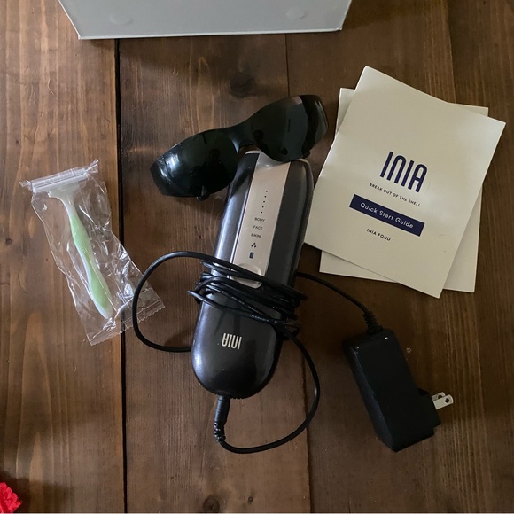 INIA IPL At-Home Laser Hair Removal Device - Picture 8 of 16